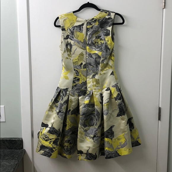 Carmen Marc Valvo Citrus Flare Dress Size 4 - Picture 6 of 9